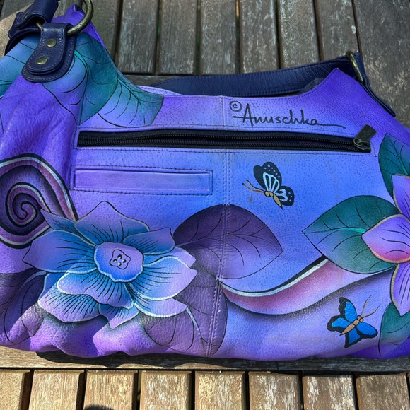 I have 5 Anushku pocketbooks for 75 dollars a piece - Picture 6 of 10